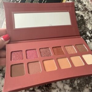 Illamasque eyeshadow artistry pallet in Unveiled NEW